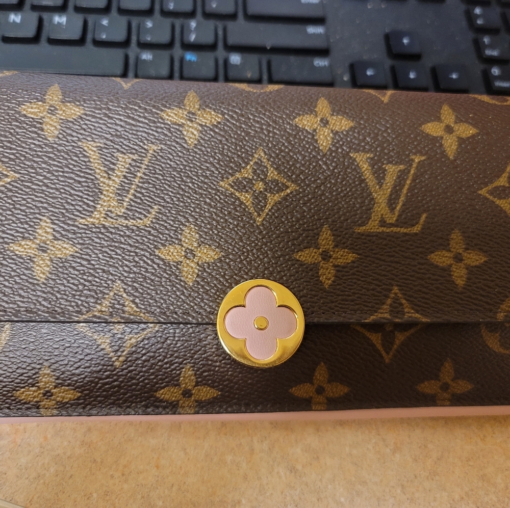 Auth Louis Vuitton Monogram Flore Wallet